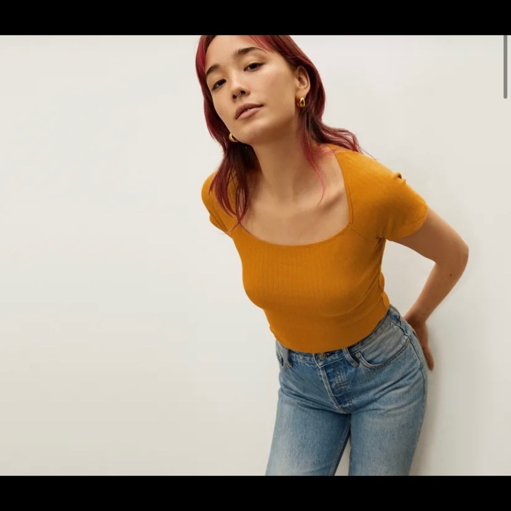 The stretch-rib square neck top